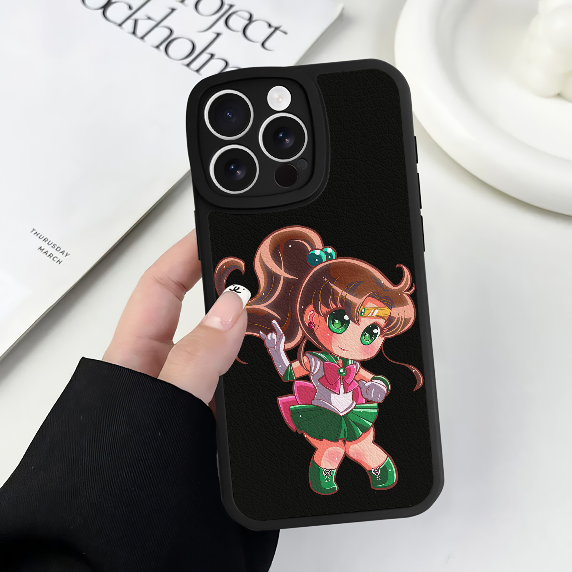 （画像用） 美少女戦士セーラームーン 木野 まこと きの まこと Sailor Moon Kino Makoto （セーラージュピター；Sailor Jupiter） 【iPhone 16シリーズ対応】シリコンスマホケース（レザー調） 材質：シリコン